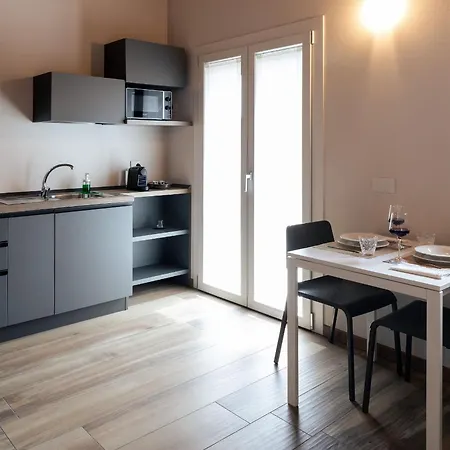 Del Borgo بورغوسيسيا